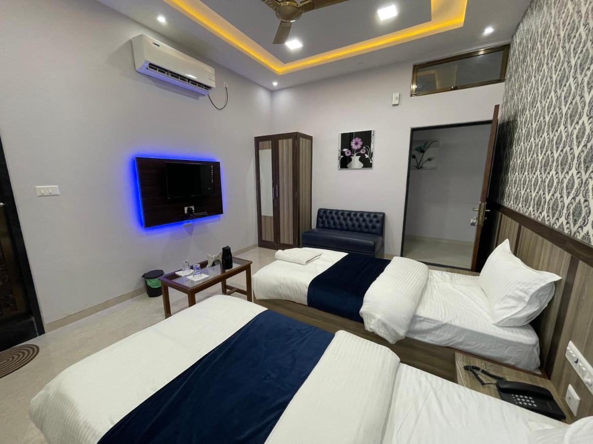 The Royal Palace Hotel Gorakhpur Exterior photo